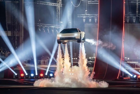 Tesla presentó la nueva generación de Roadster, un auto capaz de volar y acelerar de 0 a 100 km/h en un segundo