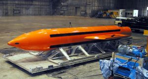Estados Unidos prepara posibles ataques contra Irán con la “madre de todas las bombas”