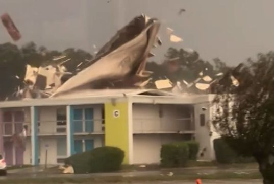 Tormenta Isaías deja a más de 850 mil usuarios sin electricidad en Estados Unidos; reportan una persona fallecida