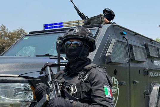 Detienen a 10 presuntos integrantes de célula delictiva en Michoacán; dos agentes resultaron heridos